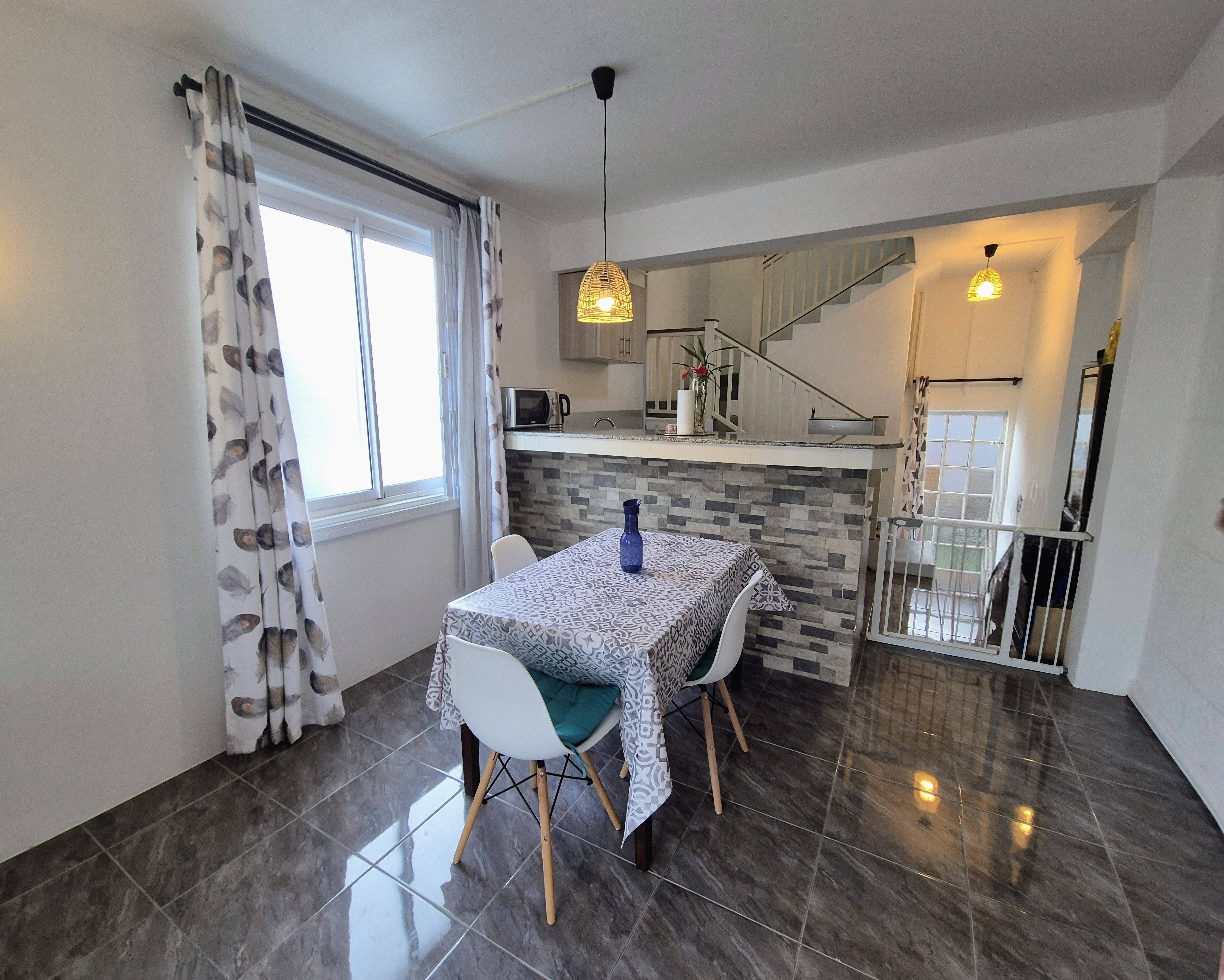 Living room – view to dining